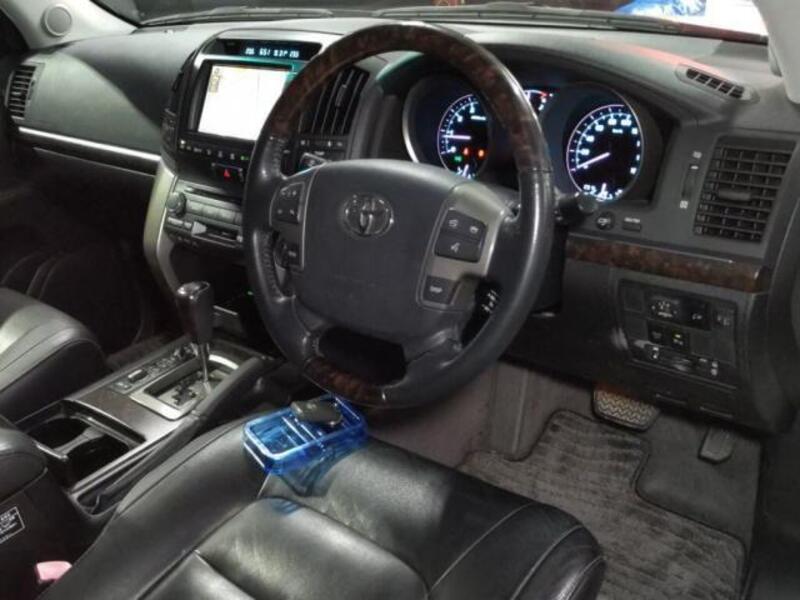LAND CRUISER