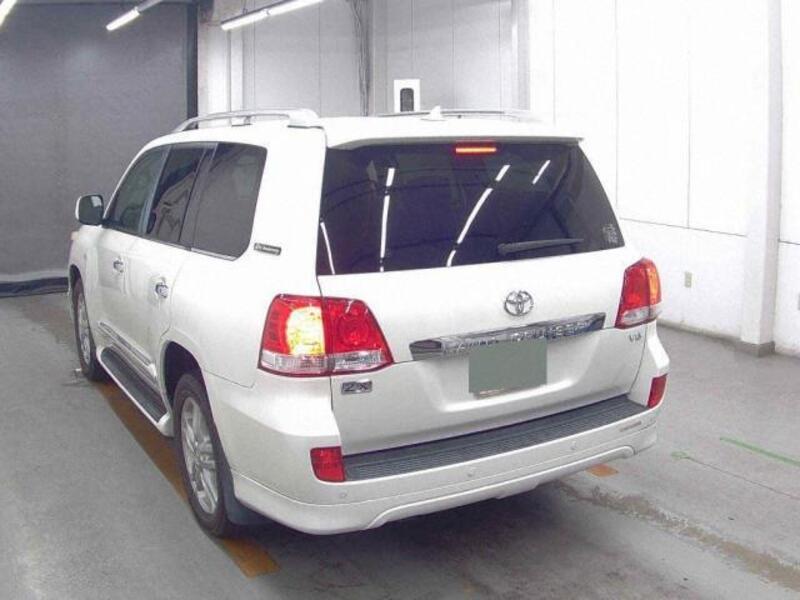 LAND CRUISER