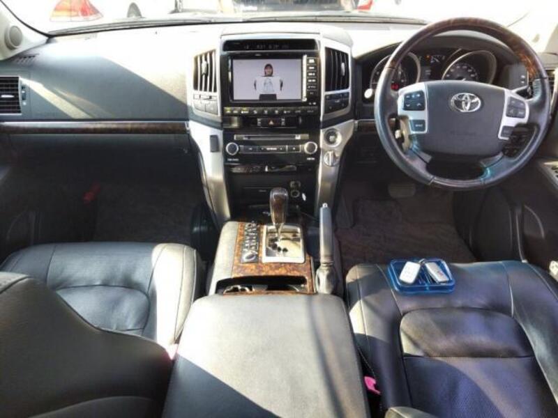 LAND CRUISER