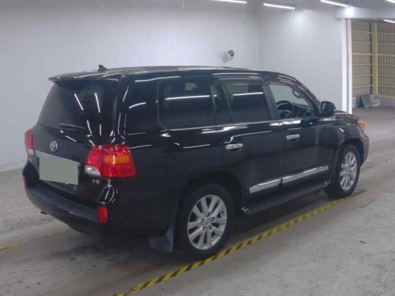 LAND CRUISER
