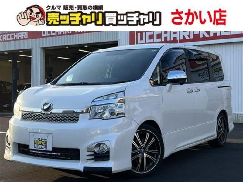 TOYOTA VOXY