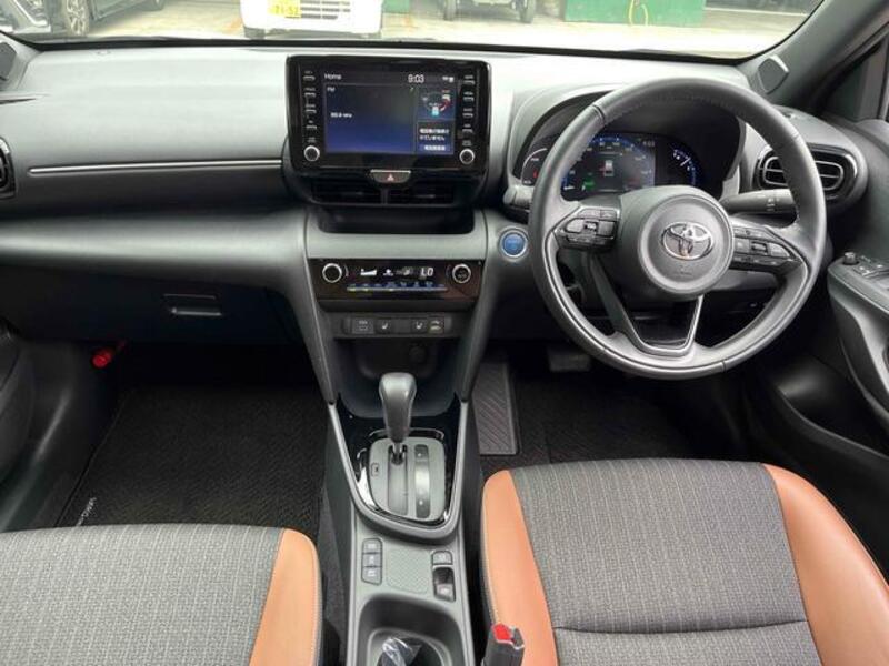 YARIS CROSS