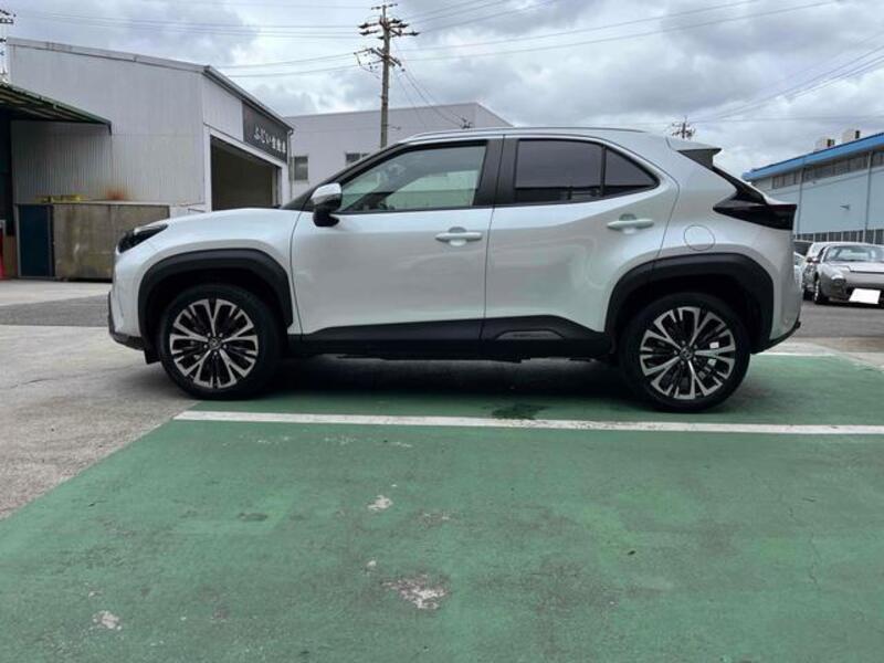 YARIS CROSS