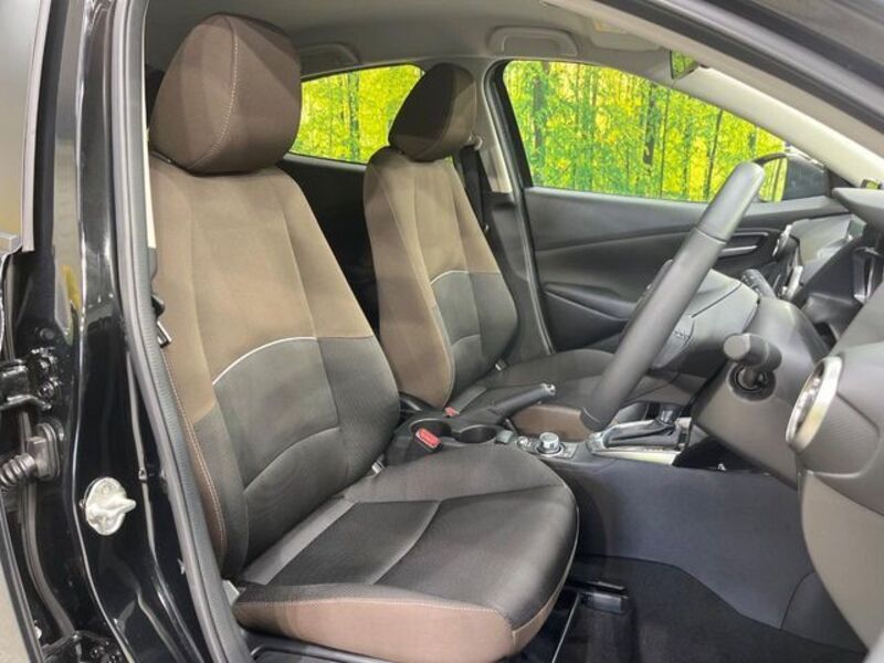 MAZDA2