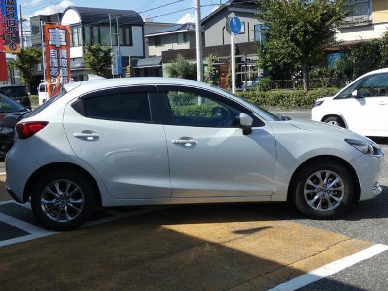 MAZDA2