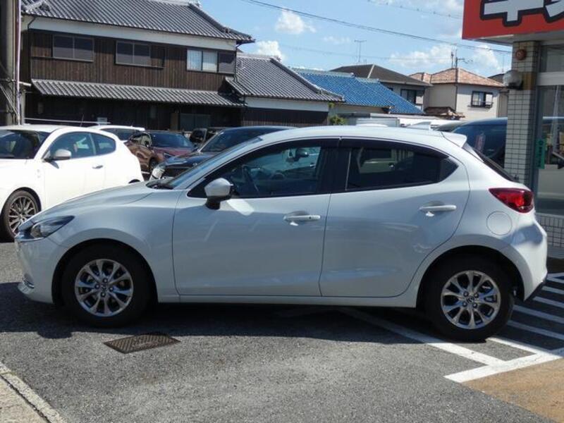MAZDA2