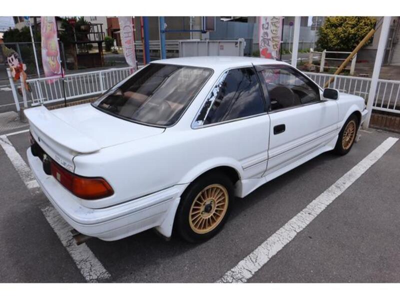 COROLLA LEVIN