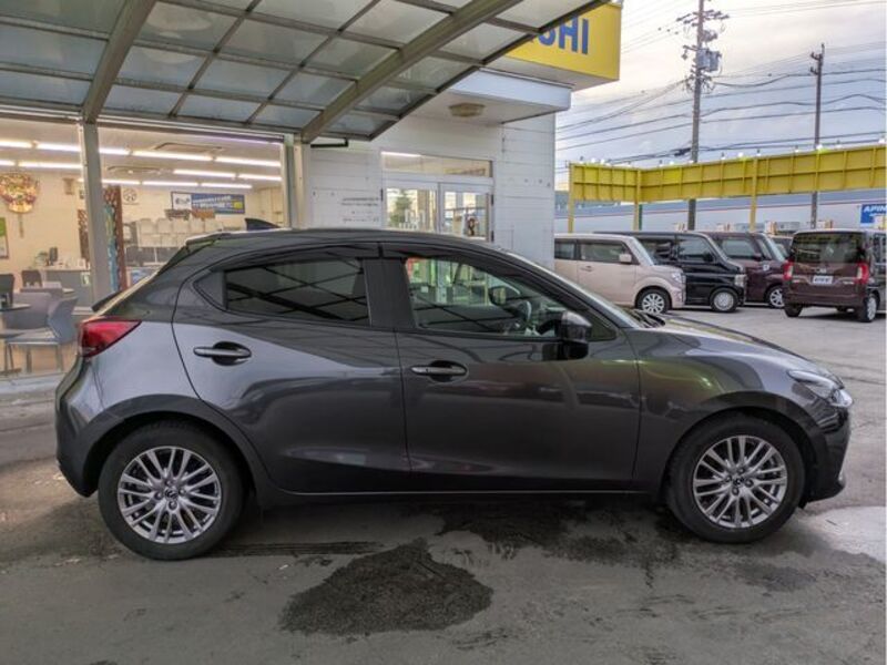 MAZDA2