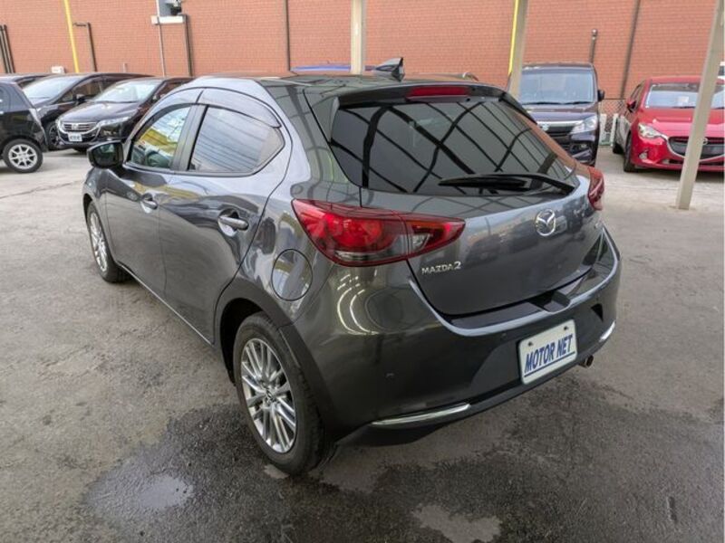 MAZDA2