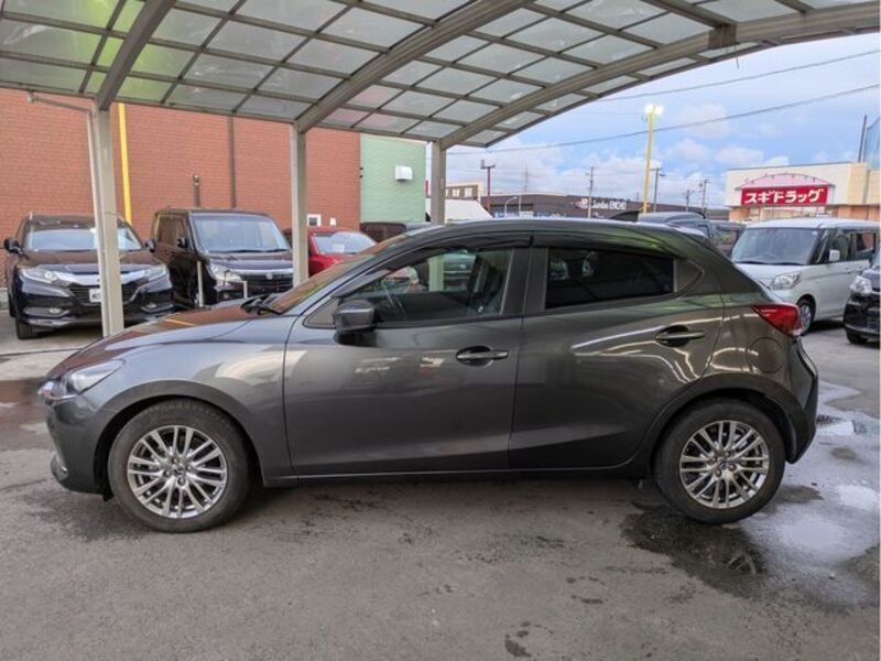 MAZDA2