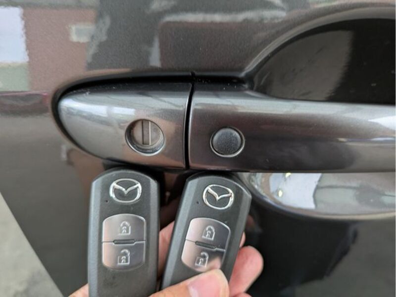 MAZDA2