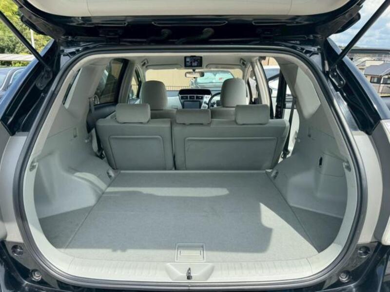 PRIUS ALPHA