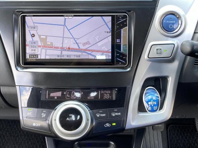 PRIUS ALPHA