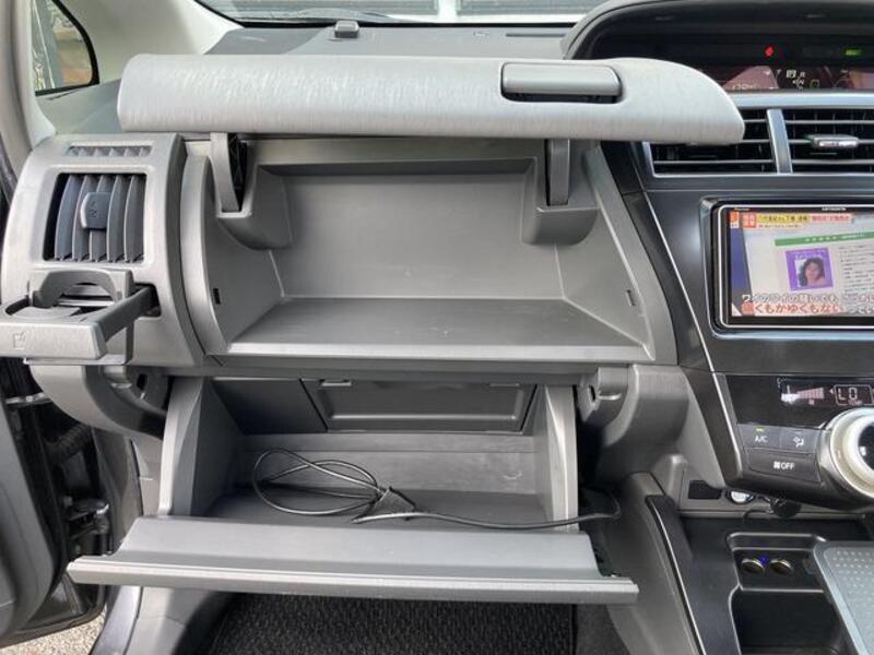 PRIUS ALPHA