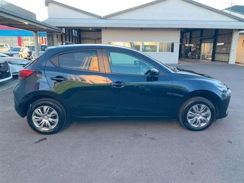 MAZDA2
