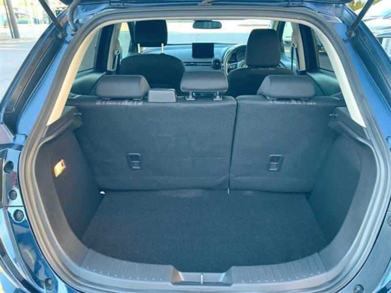 MAZDA2