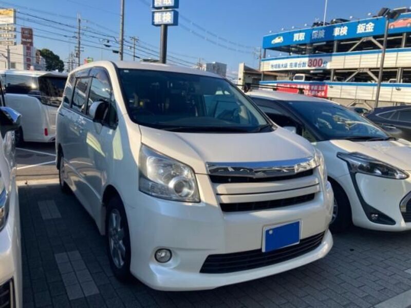 TOYOTA NOAH