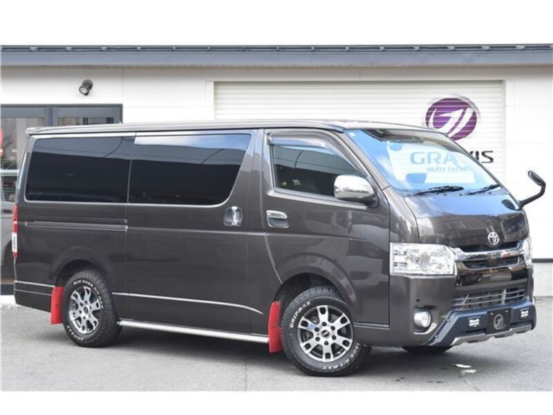 TOYOTA HIACE VAN