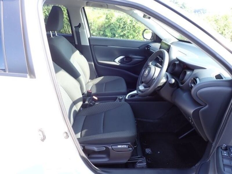 YARIS CROSS