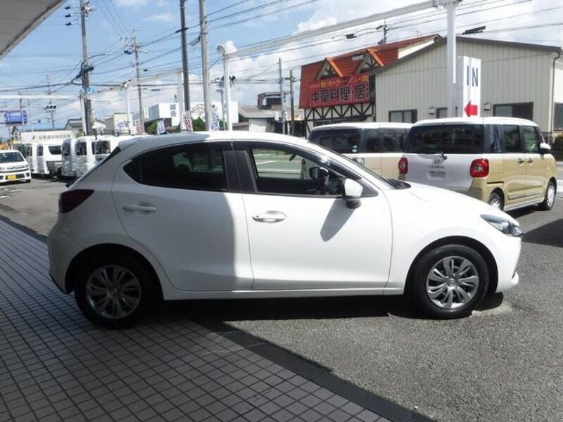 MAZDA2