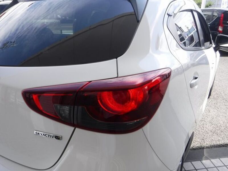 MAZDA2