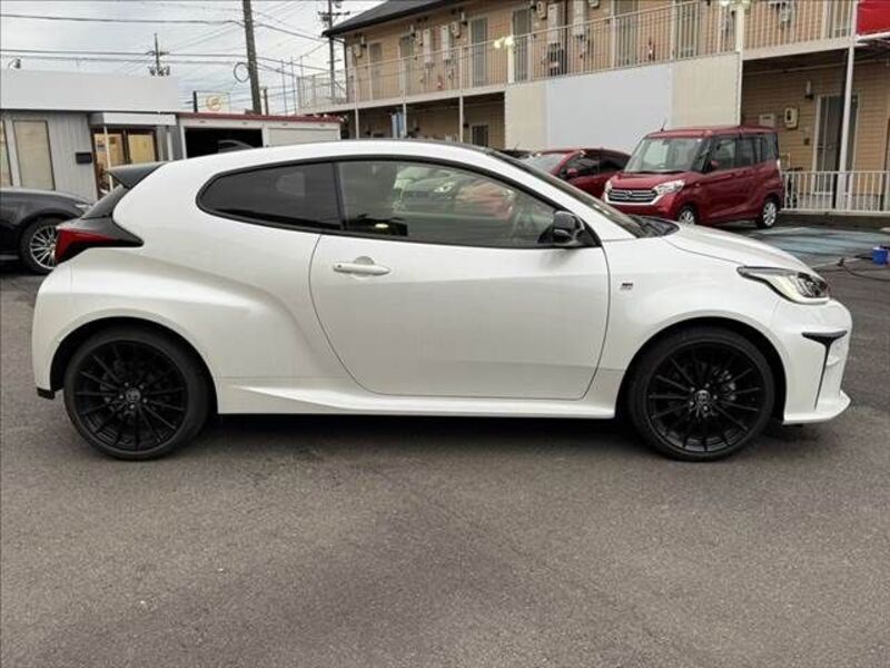 GR YARIS