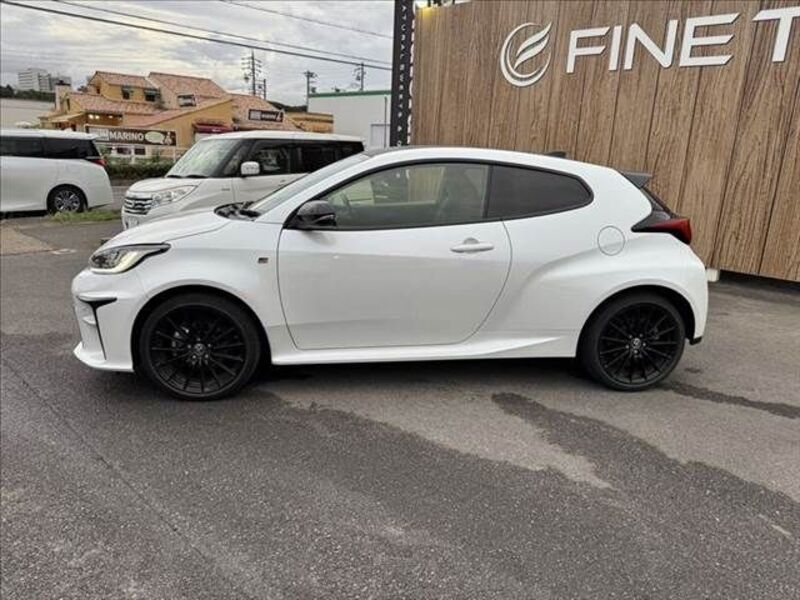GR YARIS