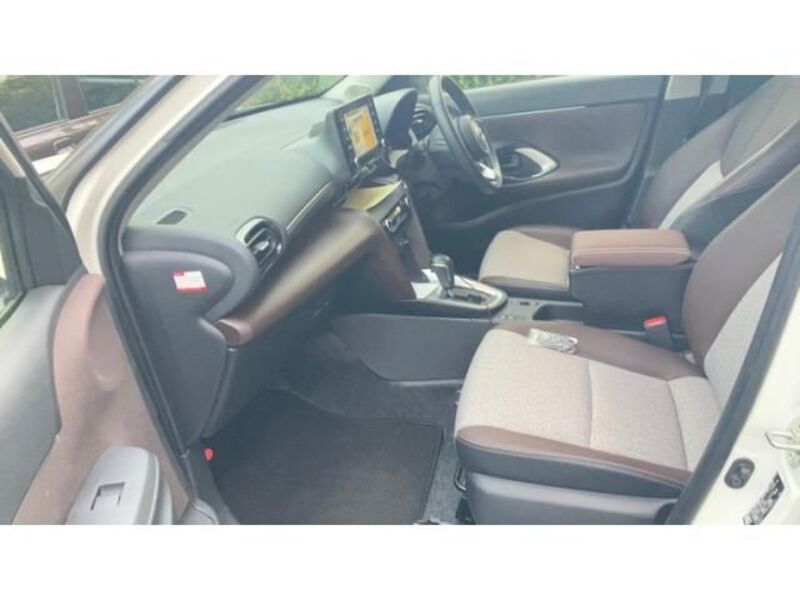 YARIS CROSS