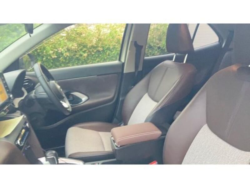 YARIS CROSS