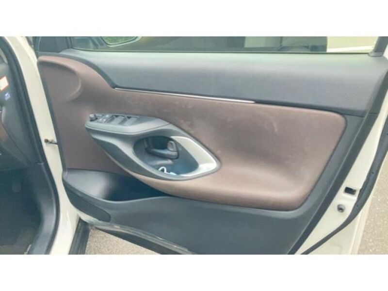 YARIS CROSS