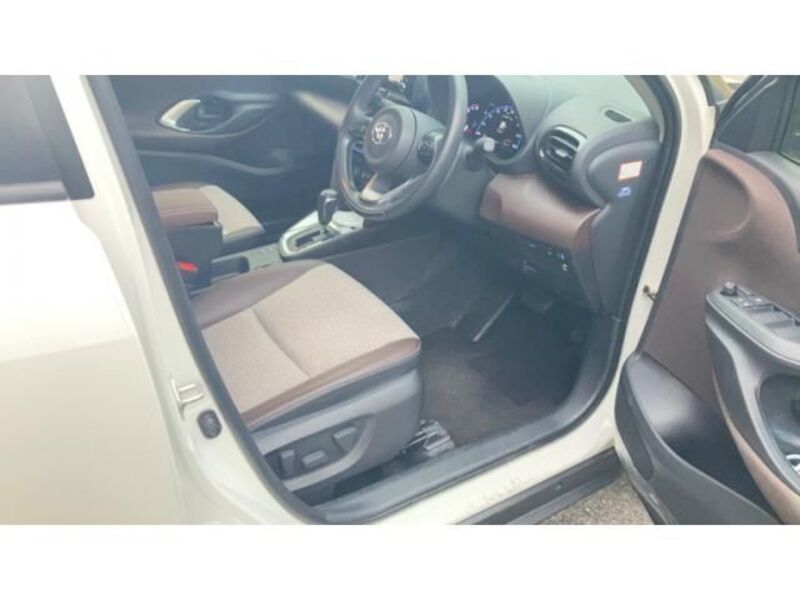 YARIS CROSS
