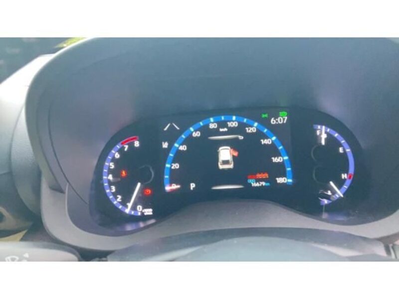 YARIS CROSS