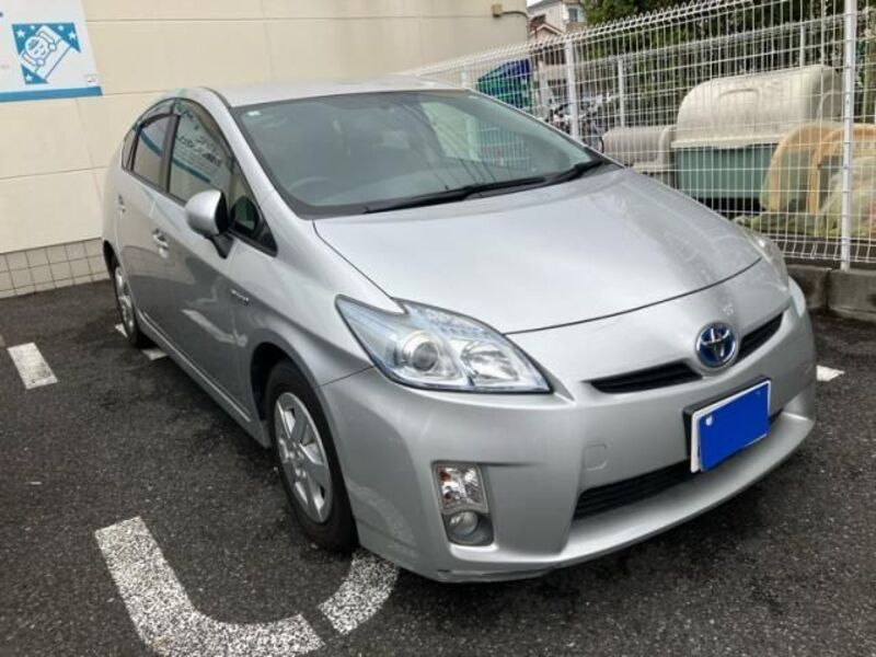 TOYOTA PRIUS