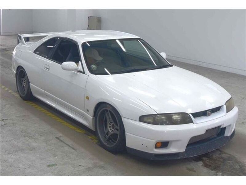 NISSAN SKYLINE