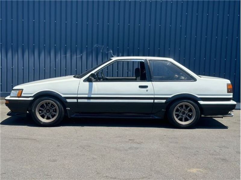 COROLLA LEVIN
