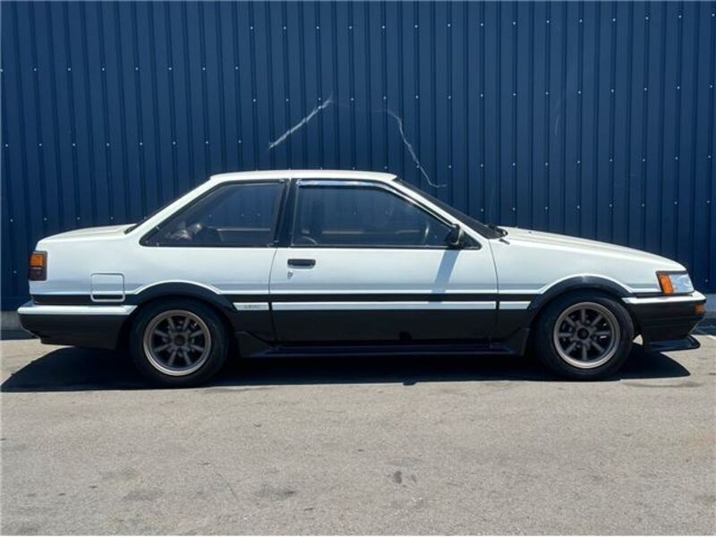COROLLA LEVIN