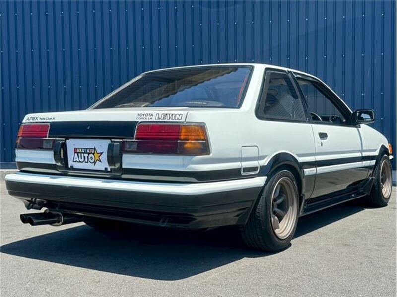 COROLLA LEVIN