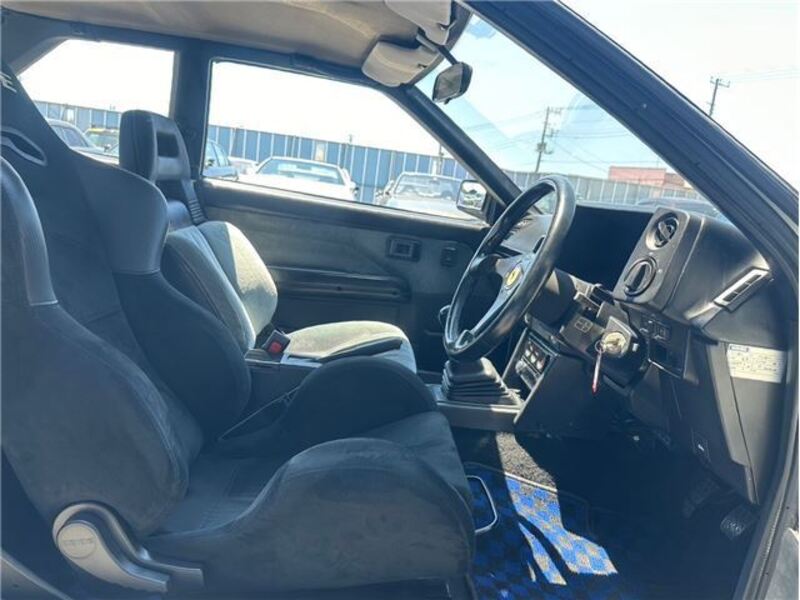 COROLLA LEVIN