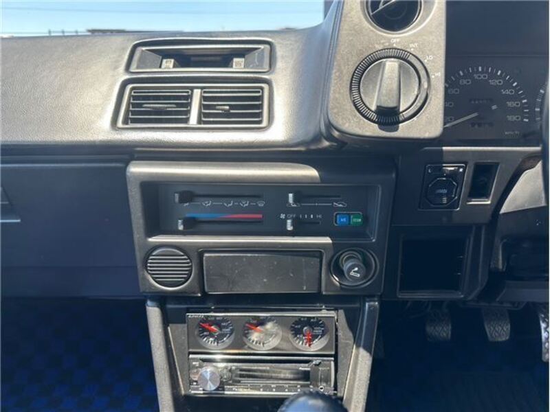 COROLLA LEVIN