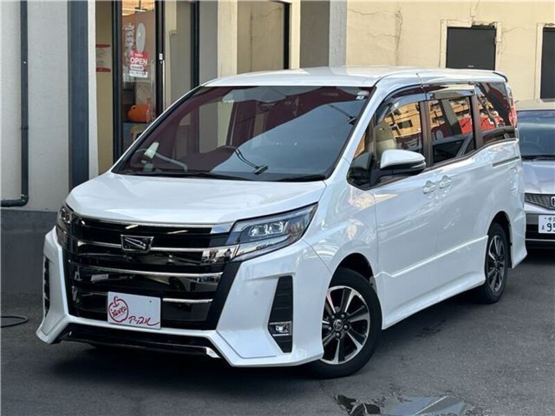 TOYOTA NOAH