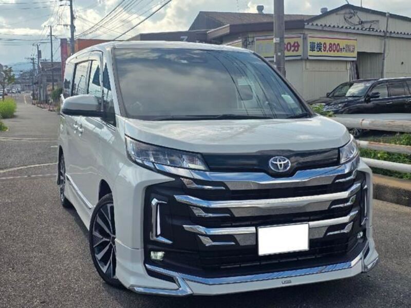 TOYOTA NOAH