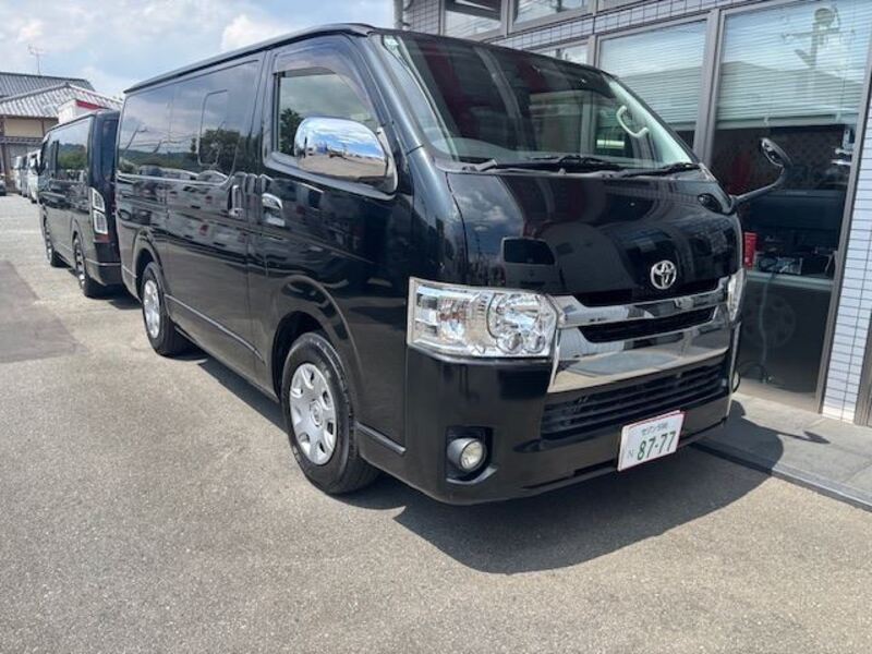 TOYOTA HIACE VAN