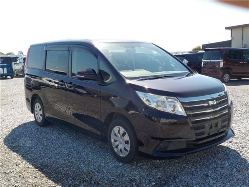 TOYOTA NOAH