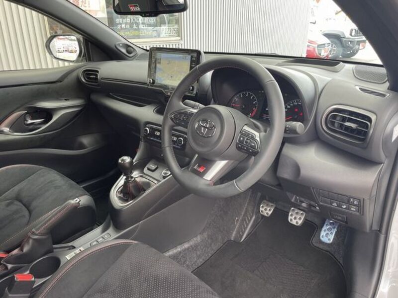 GR YARIS