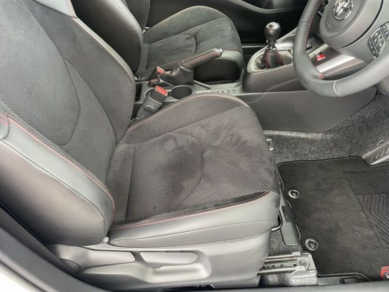 GR YARIS