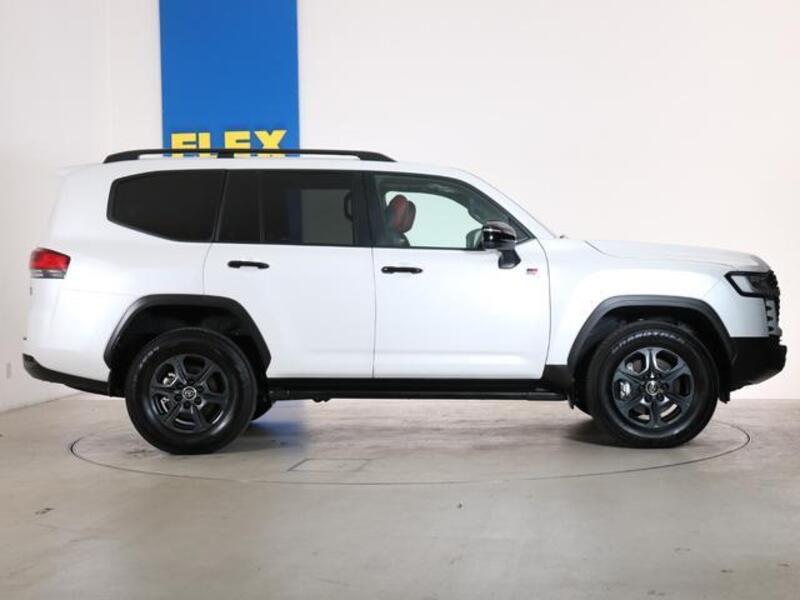 LAND CRUISER