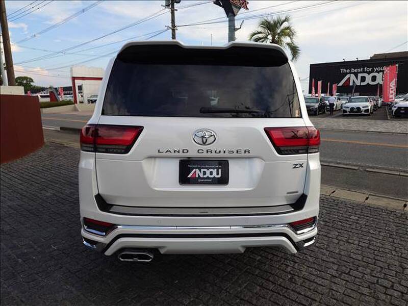 LAND CRUISER
