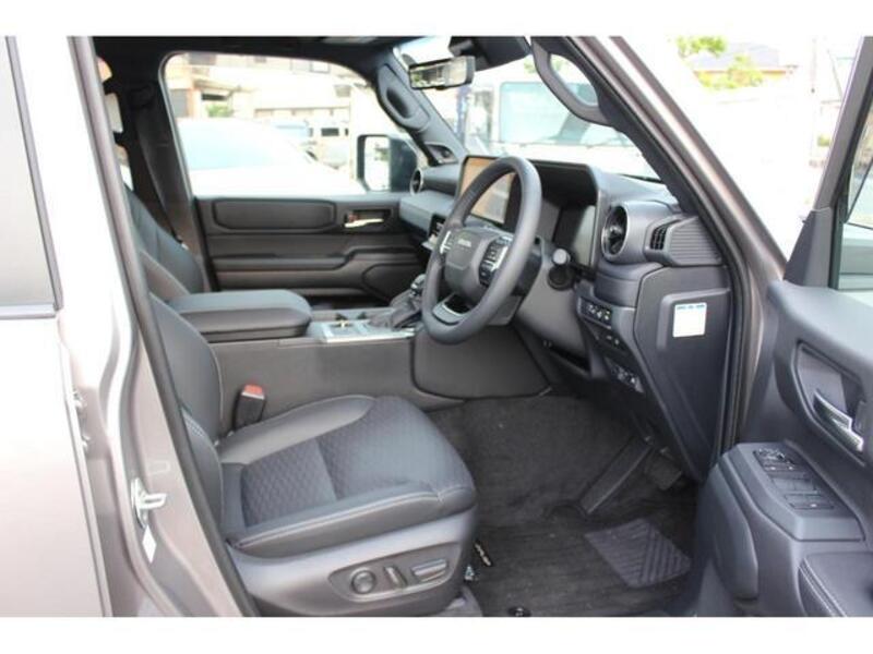 LAND CRUISER 250
