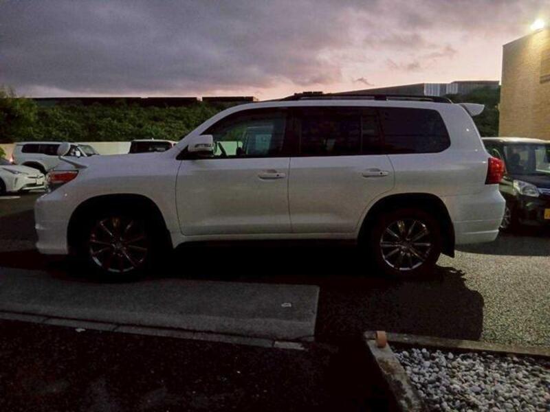 LAND CRUISER