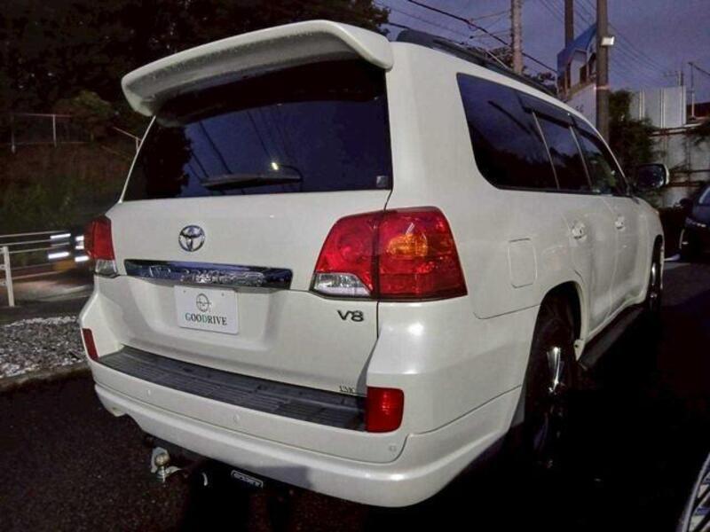 LAND CRUISER
